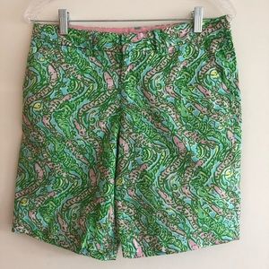 Lilly Pulitzer Avenue Short in Chomp Chomp Pattern